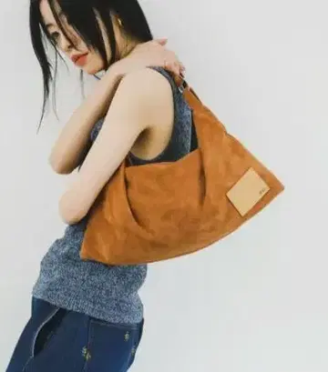 브라운 스웨이드 숄더백