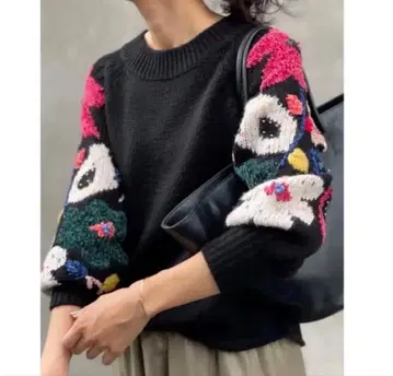 비어즐리 꽃 자카드 니트 블랙 정가 28,600