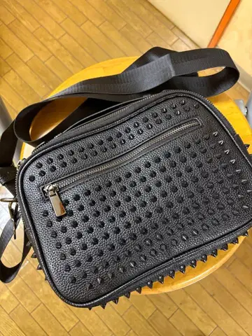 새상품 남성용 숄더백 블랙