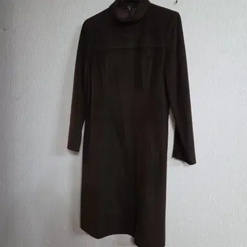 브라운 하이넥 긴팔 원피스