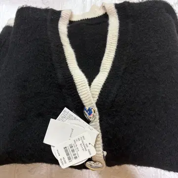 새상품 prose verse 프로즈베일 바이컬러 하트 버튼 가디건