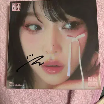YENA 3rd Single Album 사인 포함