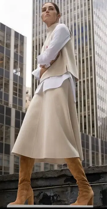 띠어리 인기 완판 울 플레어 스커트 38 미사용 3.9만