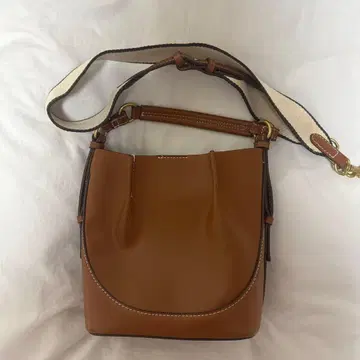 ZARA 탑스티치 버킷백 브라운