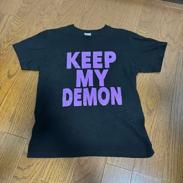 KEEP MY DEMON 티셔츠