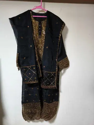 [ 25-N-20- ] 블랙 자수 긴팔 쿠르타 2피스