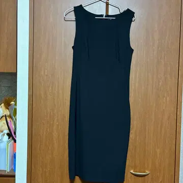 블랙 슬리브리스 원피스