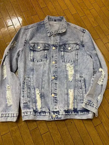 데미지 가공 라이트 블루 데님 자켓