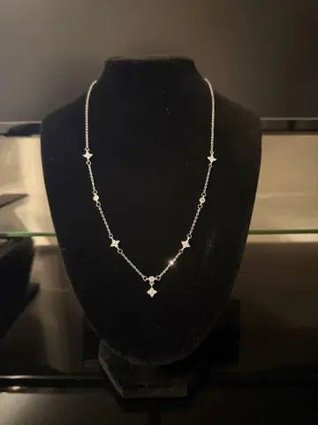 꽃 모티브 목걸이