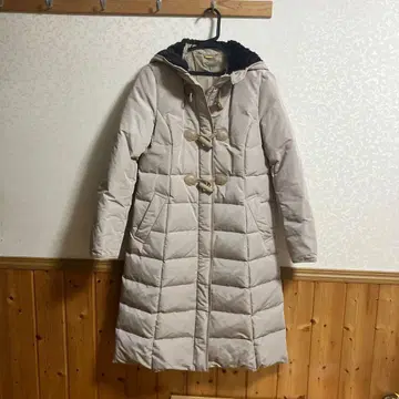후드 부착 베이지 롱 다운 자켓