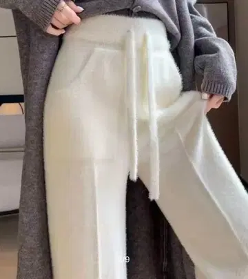 포켓 부착 복슬복슬 니트 팬츠 화이트 여성용
