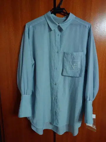 쿨 카리앙 누픈누픈 스카이블루 셔츠 포켓 부착