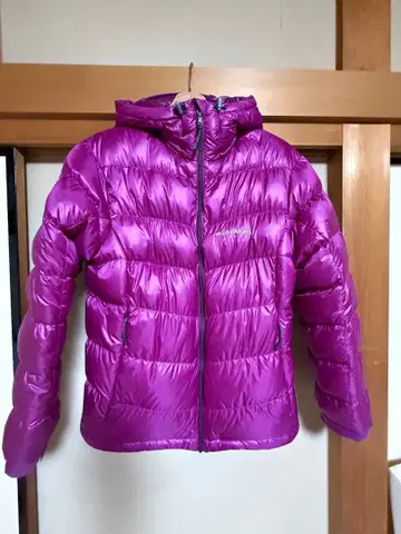 후드 부착 퍼플 다운 자켓