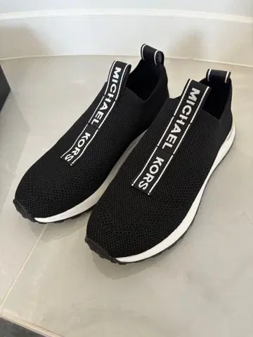 새상품 MICHAEL KORS 마이클코어스 슬립온 스니커즈