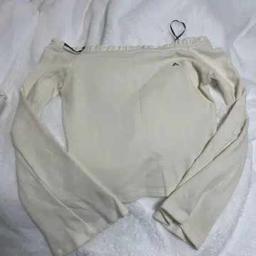 크림색 오프숄더 상의 세트