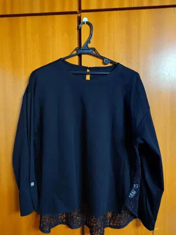 쿨레안 쿠스 블랙 레이스 밑단 긴팔 상의