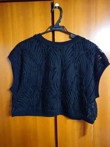 쿨 카리안 쿨스 블랙 입체 텍스처 베스트