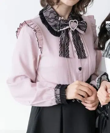 레이스 레이어드 하트 리본 프릴 블라우스