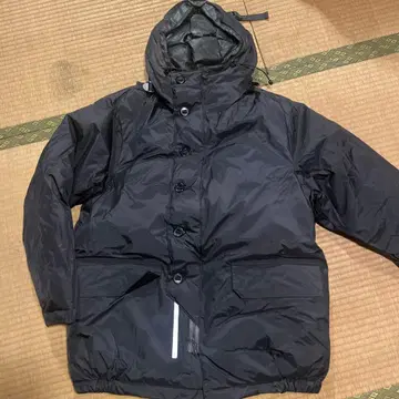 COMFY OUTDOOR GARMENT 블랙 다운 자켓 후드 부착