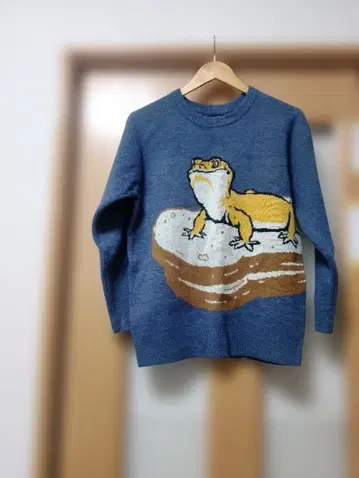 고 슬로우 카라반 니트 레오파드게코 니트 스웨터