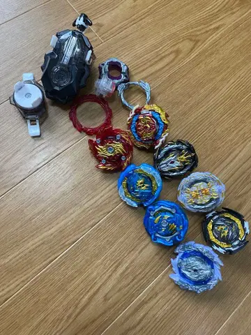 베이블레이드 세트 8개와 액세서리