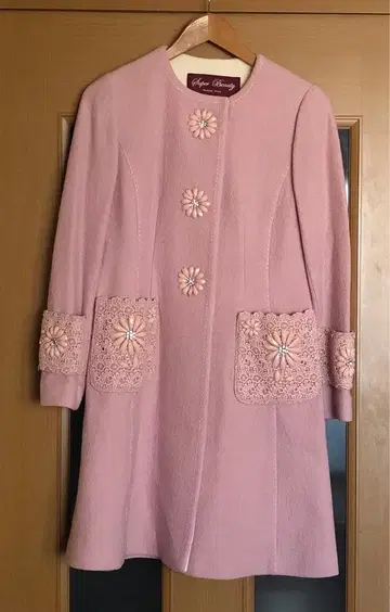 [ superbeauty 슈퍼뷰티 ] 장식 비쥬 울 코트 40 L