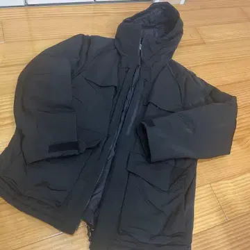 UNIQLO White Mountaineering 블랙 다운 자켓