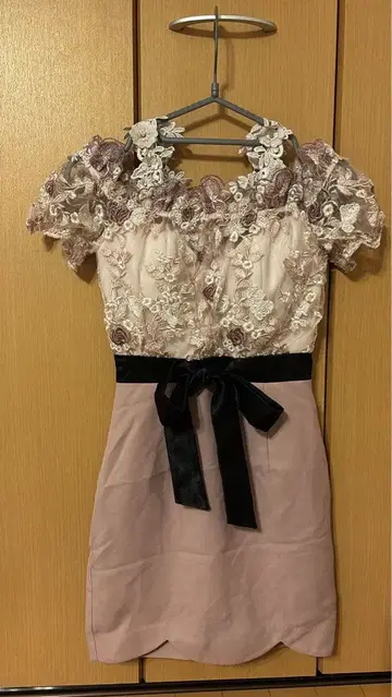 오프숄더 레이스 드레스 핑크