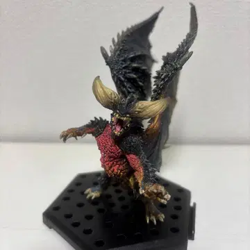 몬스터 헌터 네르기간테 피규어