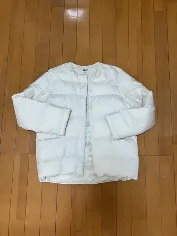 UNIQLO 화이트 다운 자켓 S 사이즈