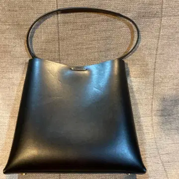블랙 가죽 핸드백