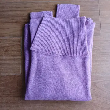 유니클로 캐시미어 100% 터틀넥 스웨터 M