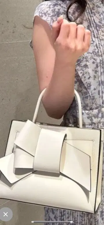 FLAY ID 미사용 리본 포함 화이트 토트백