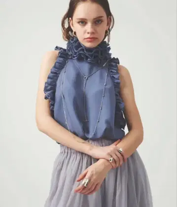 인기 색상 LA BELLE ETUDE 개더 메로우 프릴 홀터넥 블라우스