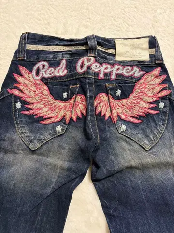 Red Pepper 날개 자수 플레어 팬츠