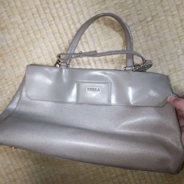 FURLA 베이지 가죽 핸드백