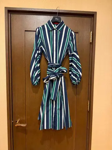 캐롤라이나 헤레나 네이비 화이트, 그린 스트라이프 셔츠 원피스