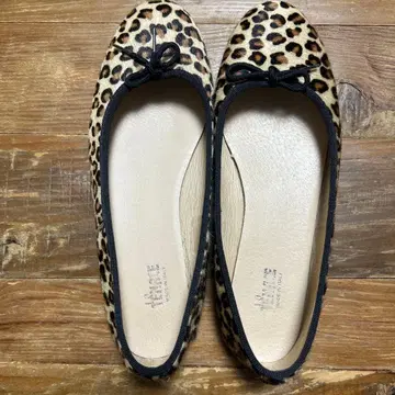 레오파드 무늬 리본 포함 플랫슈즈