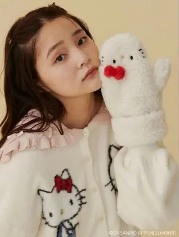 택 포함 새상품 헬로키티 콜라보 복슬복슬 미튼 키티 장갑