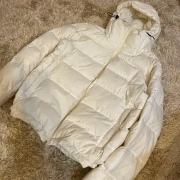 유니클로 화이트 L 다운