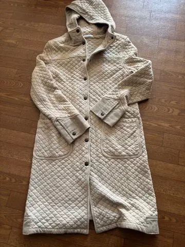 ARMEN 퀼팅 자켓 베이지 후드 부착