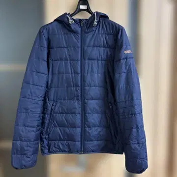 네이비 후드 부착 다운 자켓