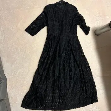 블랙 레이스 패턴 긴팔 롱 드레스