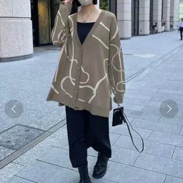 카프리슈 마쥬 라인 자카드 니트 가디건 FREE