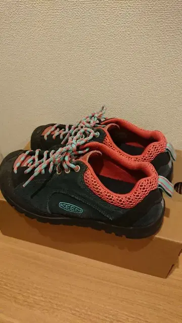 KEEN 스니커즈 38 블랙/레드