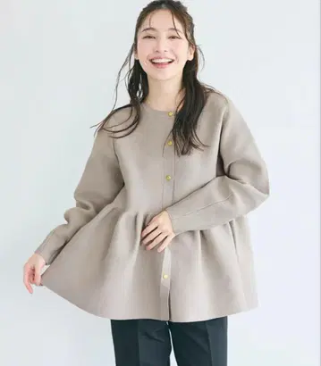 COCA 폴리에스테르 플레어 니트 가디건 골드 버튼 페플럼