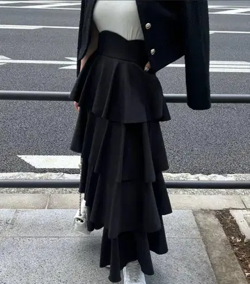 JUNOAH 코르셋 디자인 프릴 스커트 / 블랙