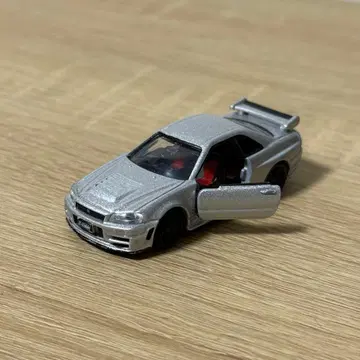 토미카 프리미엄 닛산 스카이라인 GT-R BNR34 Z-Tune