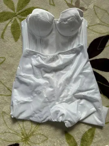 화이트 코르셋 스타일 브라이덜 이너