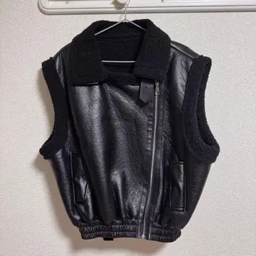 me+em select 가죽 보아 민소매 자켓 블랙